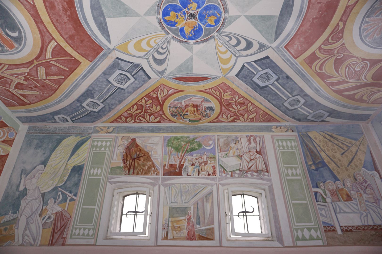 Marienkapelle die vom Eingang rechte Wandpartie mit Szenen aus dem Marienleben