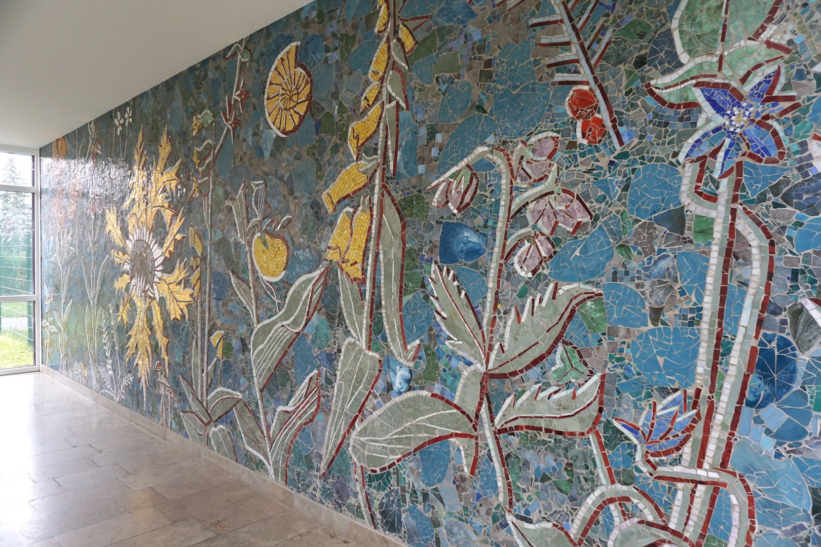 Wandmosaik Schrägansicht der Wand von rechts