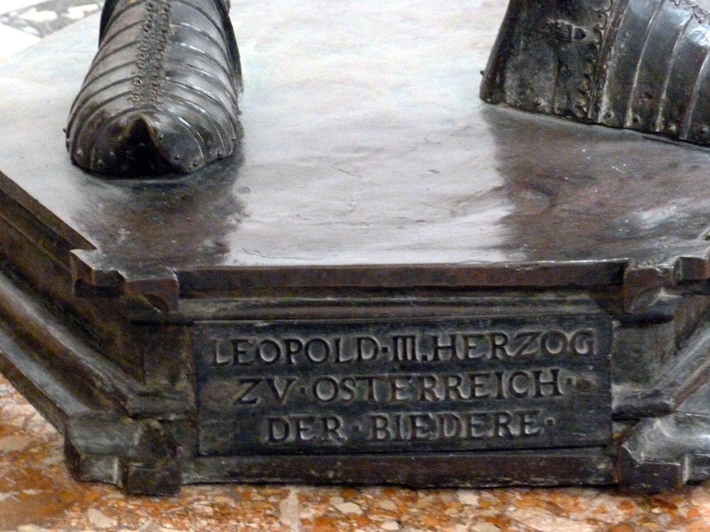 Herzog Leopold II. (Der Fromme) (Innsbruck) Sockelinschrift