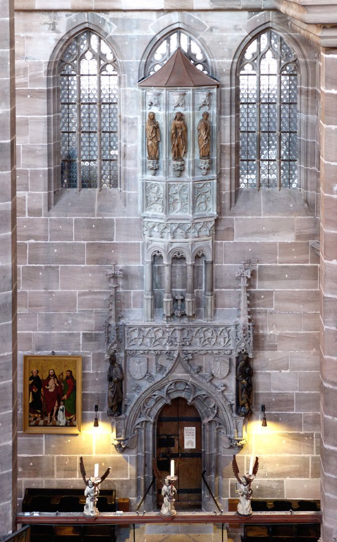 Die Lorenzkirche als Architektur Untere und obere Sakristei an der Südseite des Chores, um 1519 von Hans Beheim mit Chörlein und extra Raum aufgestockt.