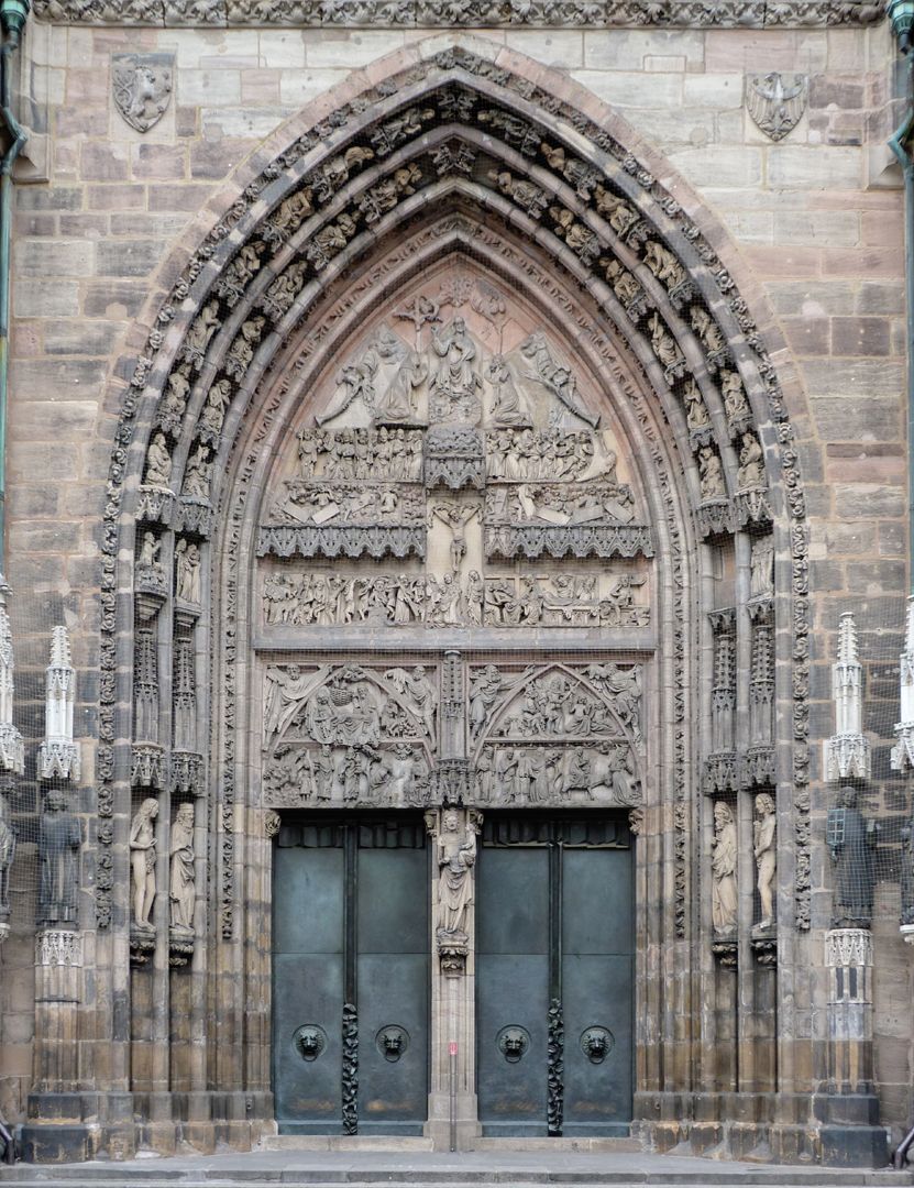 Die Lorenzkirche als Architektur Hauptportal, 1355/60, auf das der Theobaldkirche in Thann/Elsaß zurückgehend