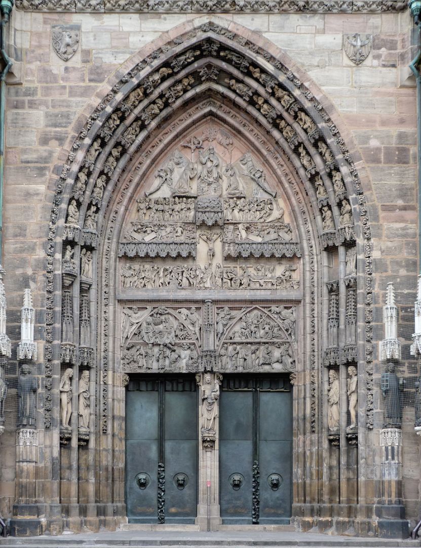 Die Lorenzkirche als Architektur Hauptportal, 1355/60, auf das der Theobaldkirche in Thann/Elsaß zurückgehend