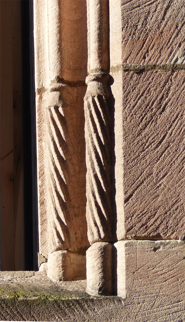 Lorenzer Pfarrhof gedrehte Basen an einer Fensterlaibung