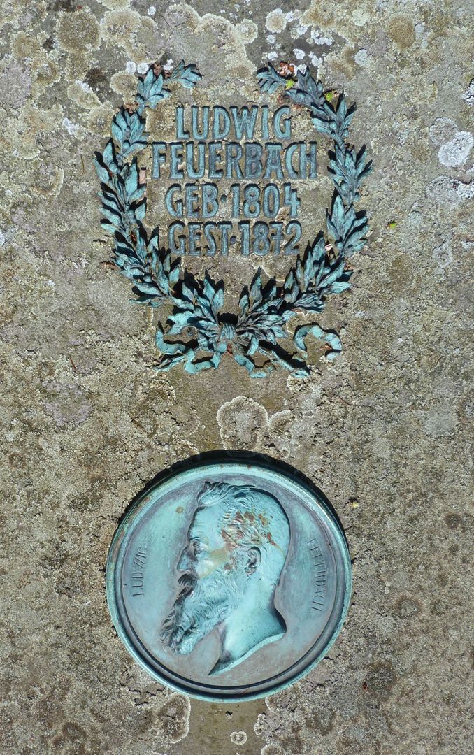 Grabstätte des Ludwig Feuerbach Inschrift und Portrait