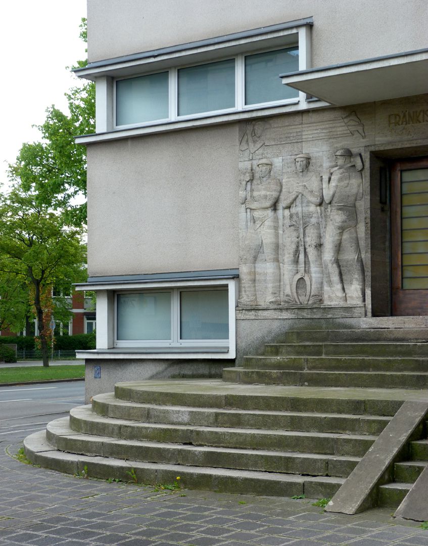 Verwaltungsgebäude des Fränkischen Überlandwerks Eingangsbereich mit Treppe, Detail