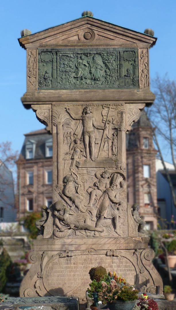 Gedächtnisstein des Wolfgang Müntzer Stele, Gesamtansicht, vorne (Basis, Platte und Ädikula)