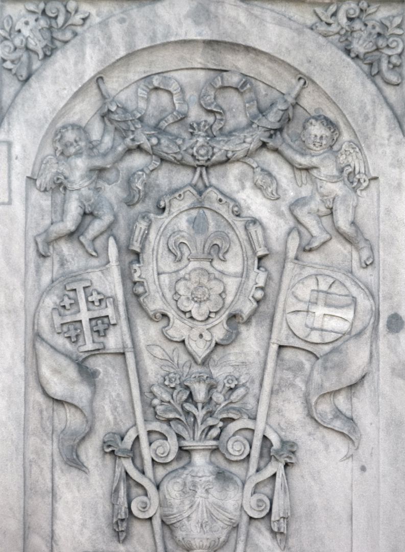 Gedächtnisstein des Wolfgang Müntzer Rückansicht, Hauptplatte mit heraldisch/emblematischer Darstellung