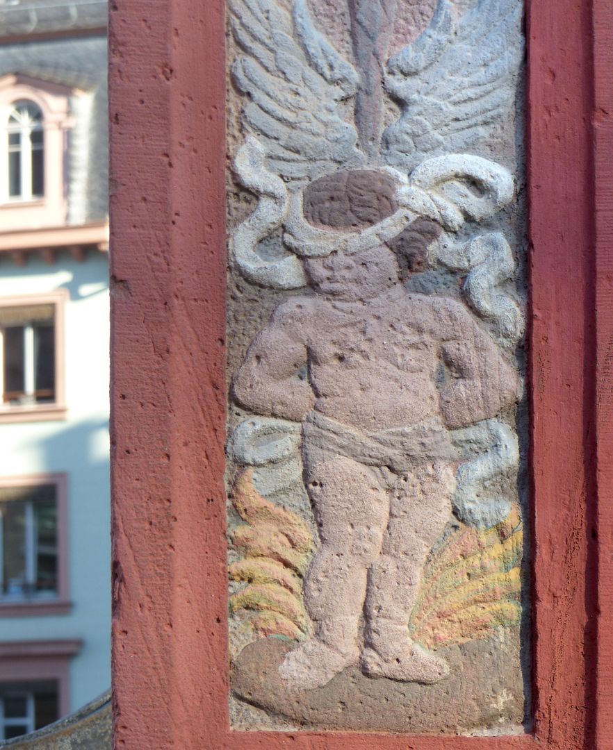 Mainzer Marktbrunnen Detail auf dem südöstlichen Brunnenpfeiler