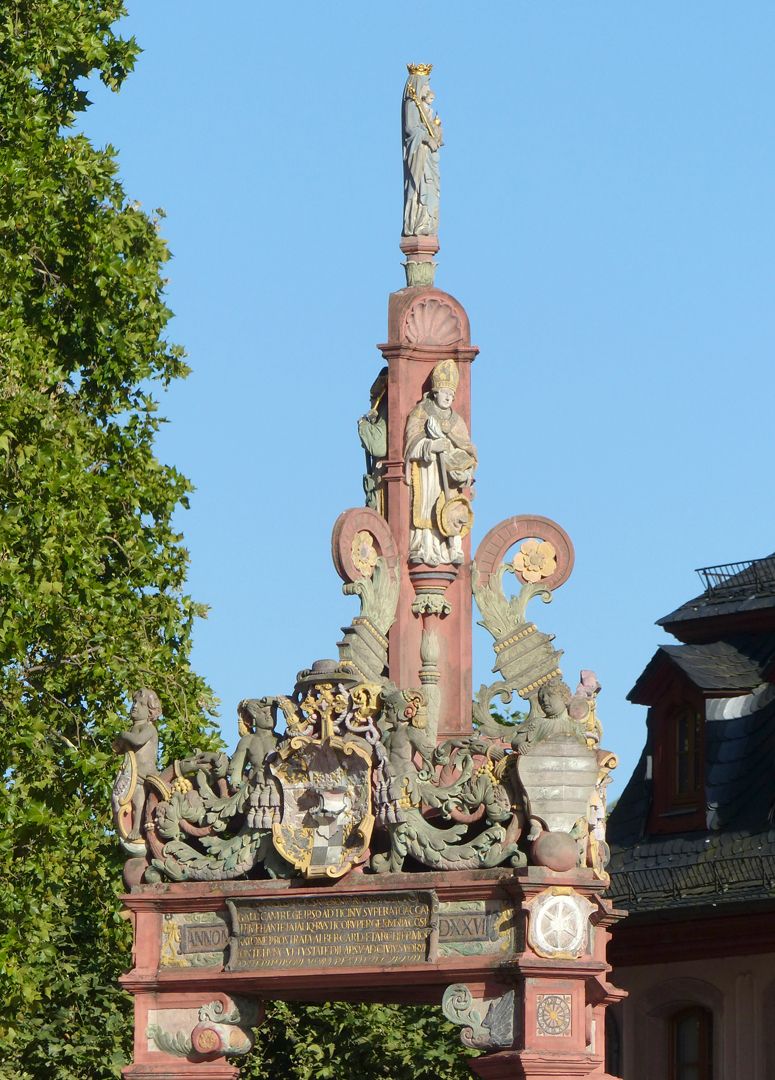 Mainzer Marktbrunnen Ansicht der Brunnenbekrönung von Nordwest