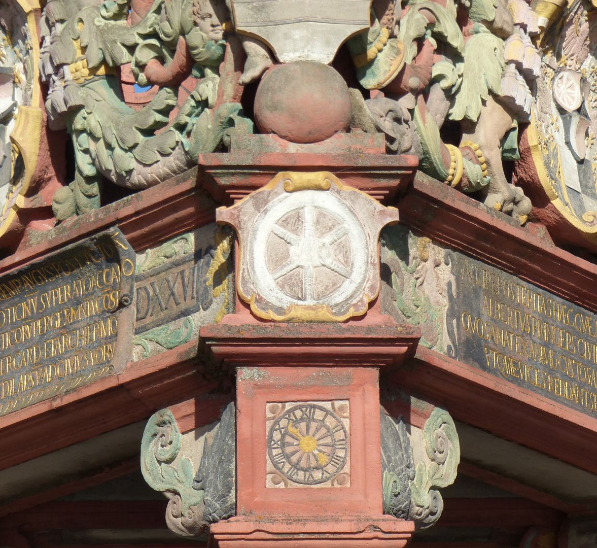 Mainzer Marktbrunnen Ansicht der Brunnenbekrönung von West, Detail