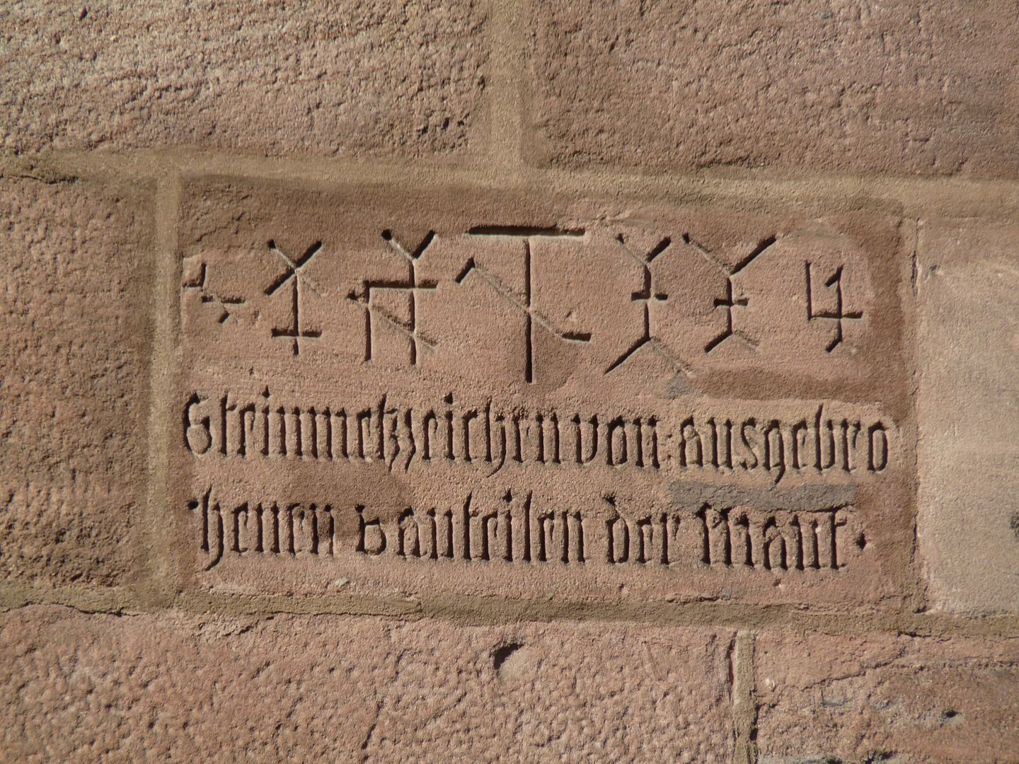 Mauthalle Steinmetzzeichen von ausgebrochenen Bauteilen der Maut