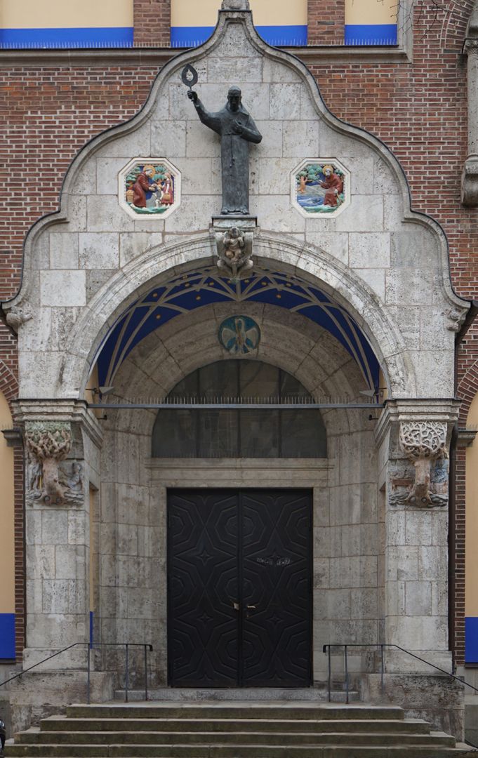 Portal an der Antoniuskirche Portal