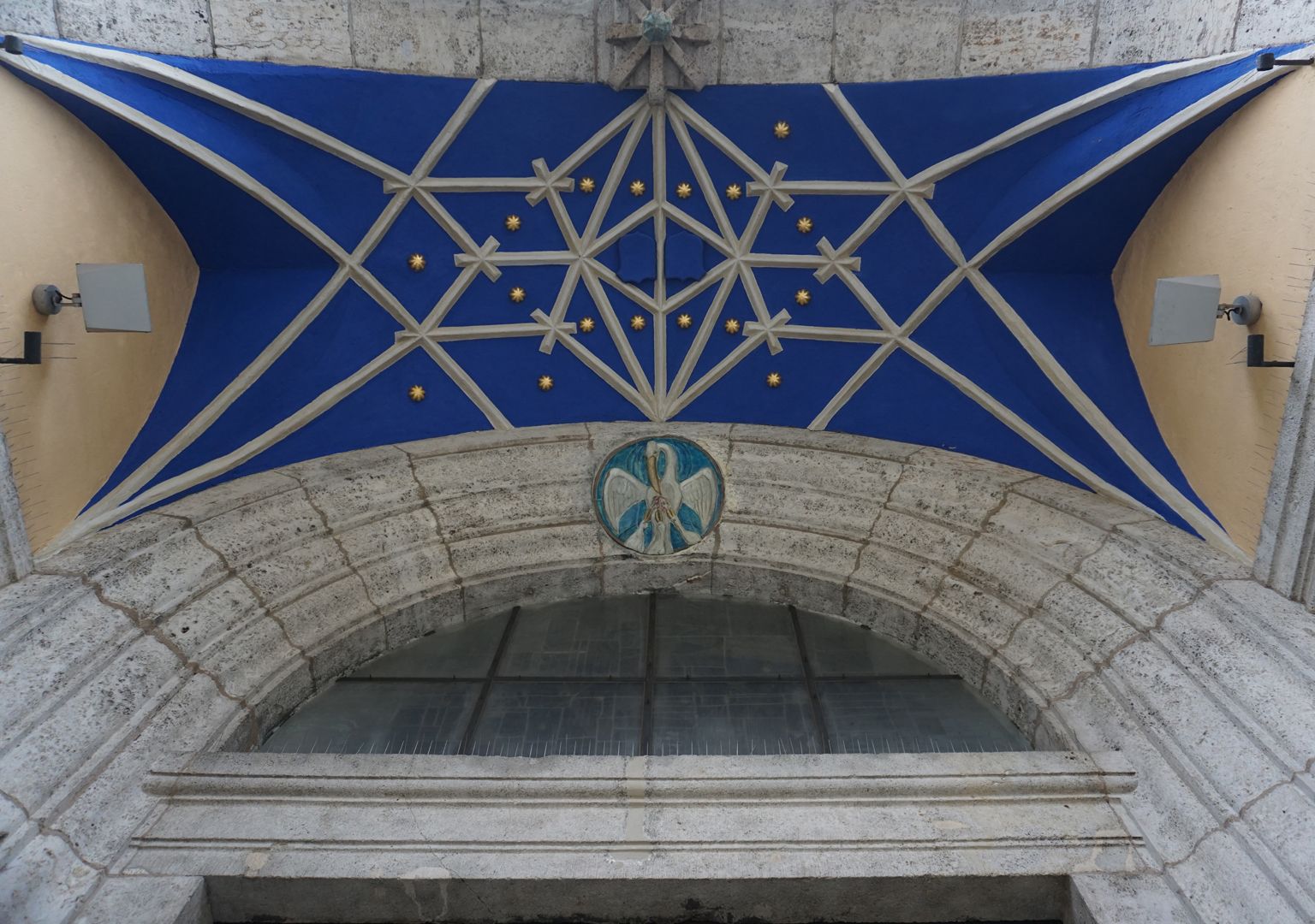 Portal an der Antoniuskirche Gewölbe in spätgotischer Form mit Überstabungen