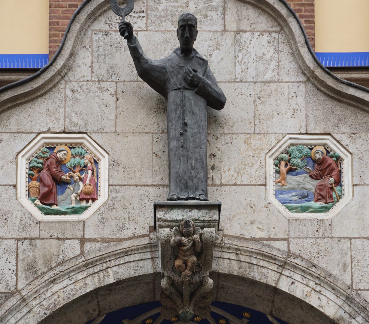 Portal an der Antoniuskirche Portal, Detailansicht