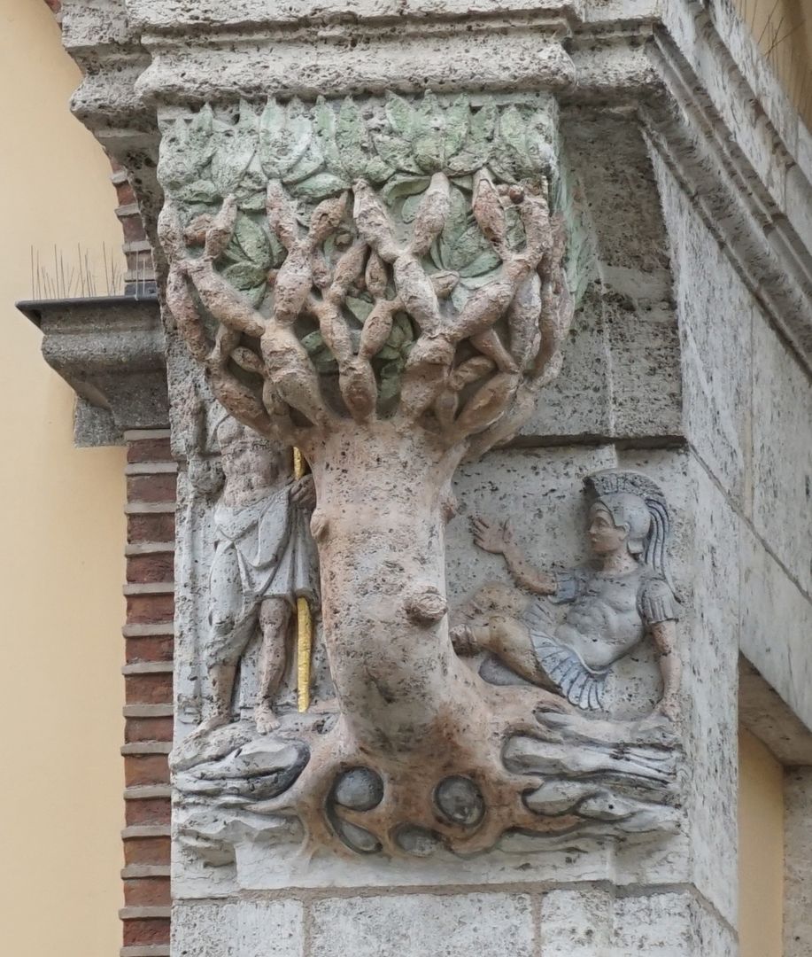 Portal an der Antoniuskirche linkes Baumkapitell mit Auferstandenen Christus und Soldat
