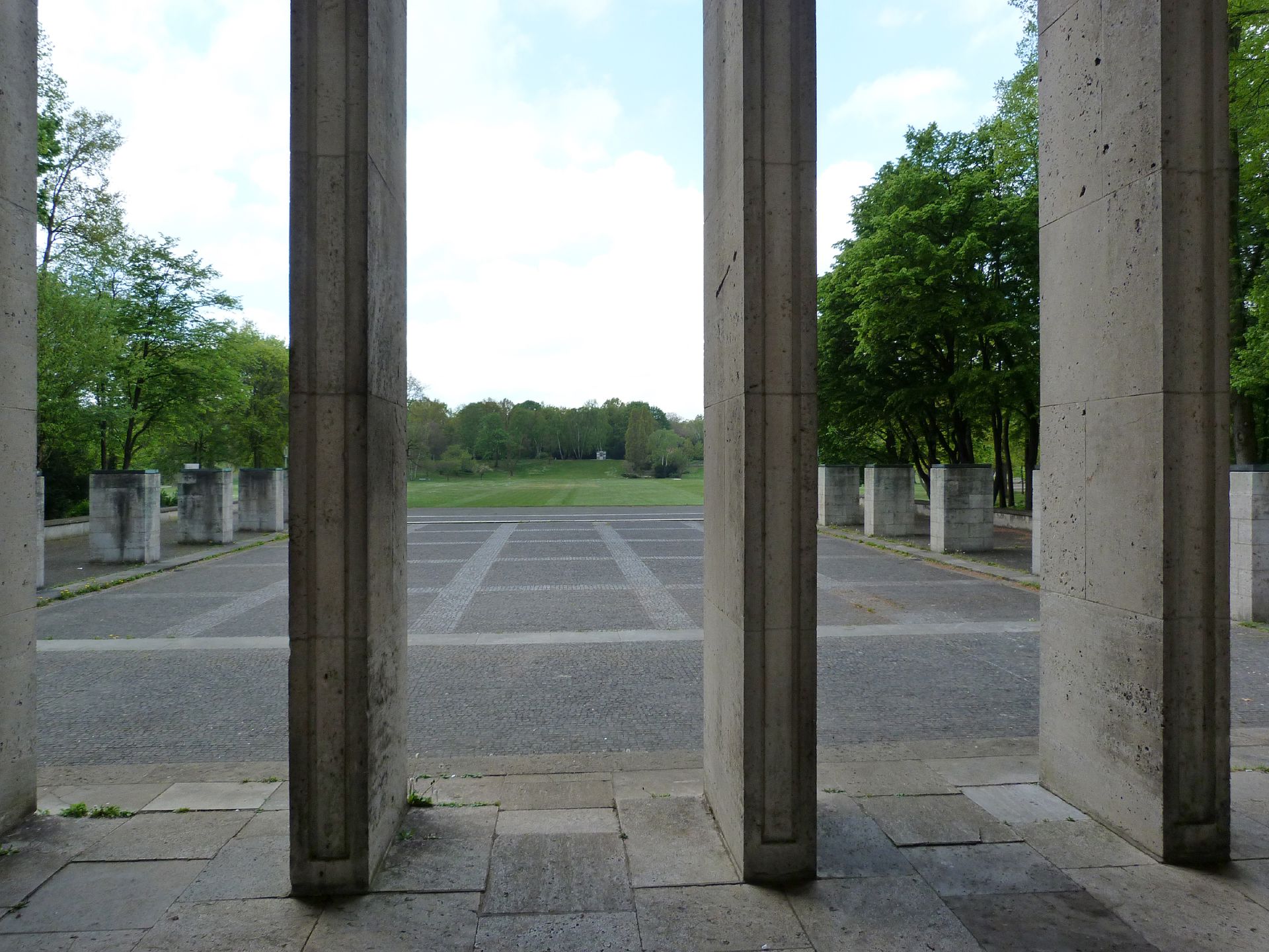 Gefallenenehrenmal im Luitpoldhain Blick auf den Vorplatz