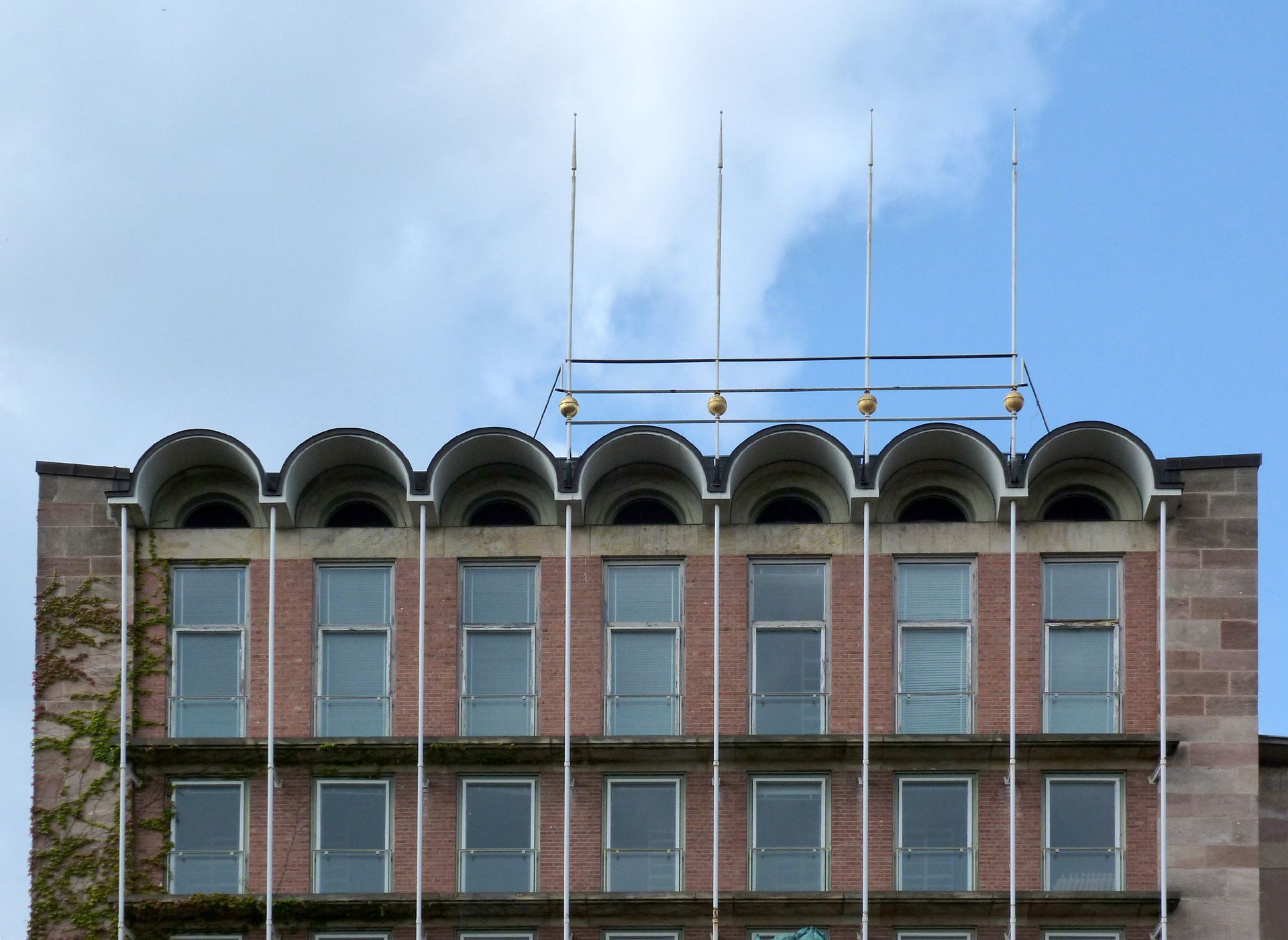 ehem. Stadtbibliothek / ehem. Pellerhaus Pellerhausfassade, oberer Abschluß