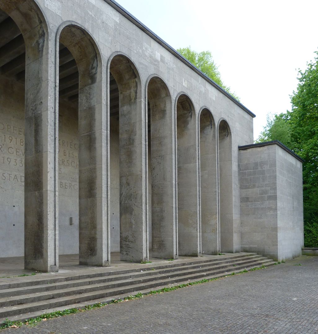 Gefallenenehrenmal im Luitpoldhain Arkadenhalle, Schrägansicht