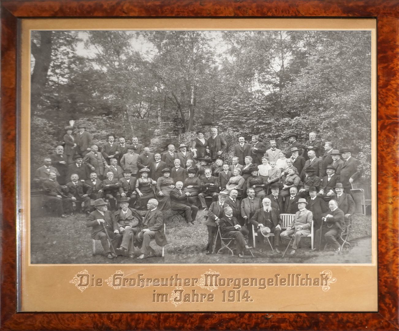 Morgengesellschaft 1914 Gedenkfoto in der kleinen Gaststube EG