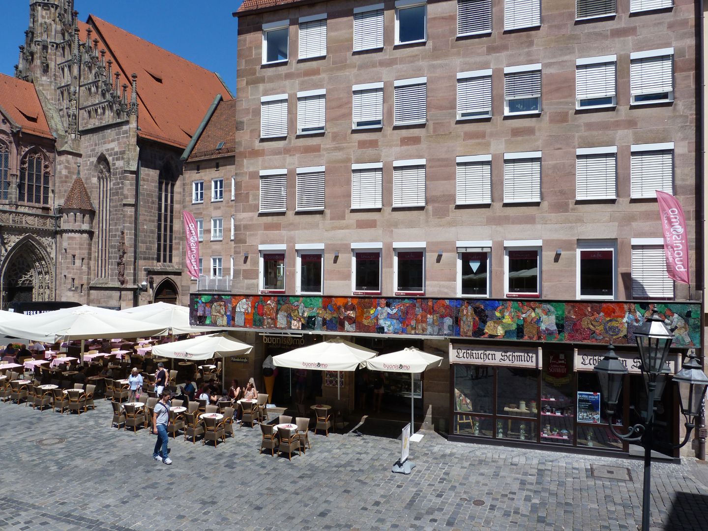 Mosaik am Hauptmarkt in Nürnberg Westseite