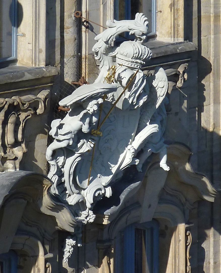 Balkone und Wappen Das bischöfliche Wappen