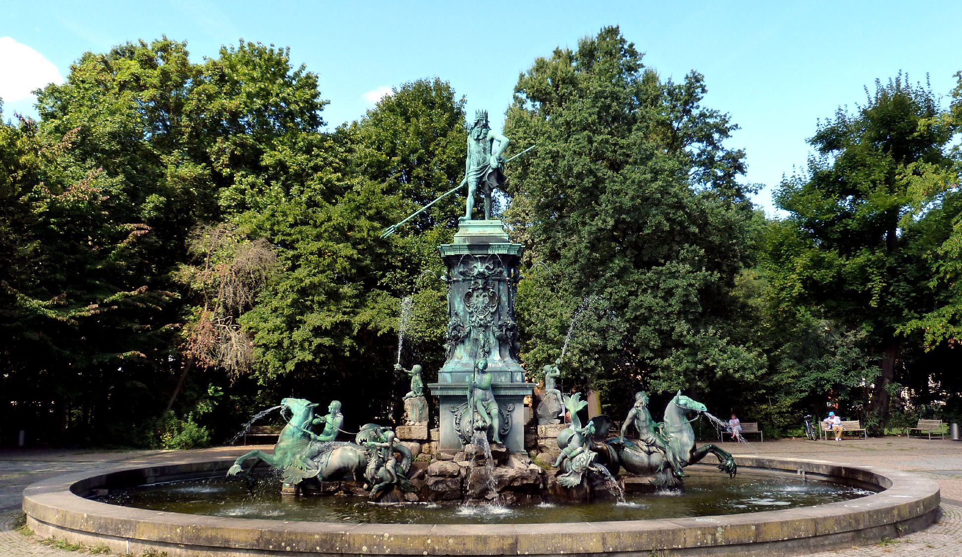 Neptunbrunnen Gesamtansicht von Osten