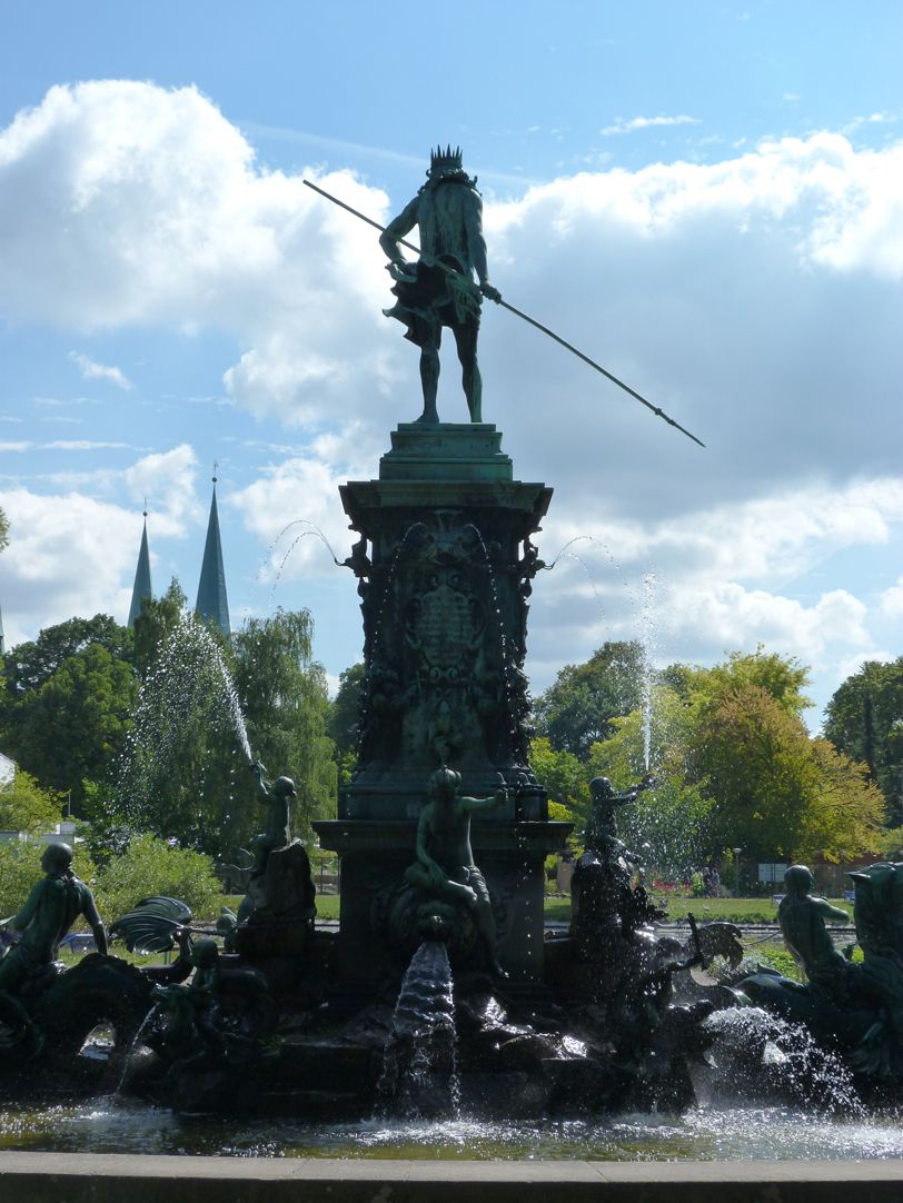 Neptunbrunnen Ansicht von Westen