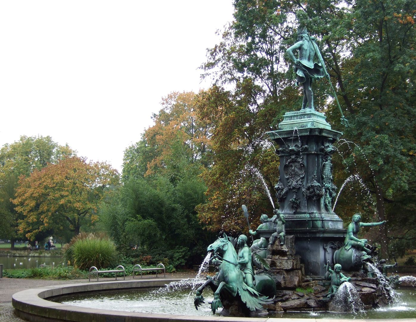 Neptunbrunnen Schrägansicht von Nordwesten