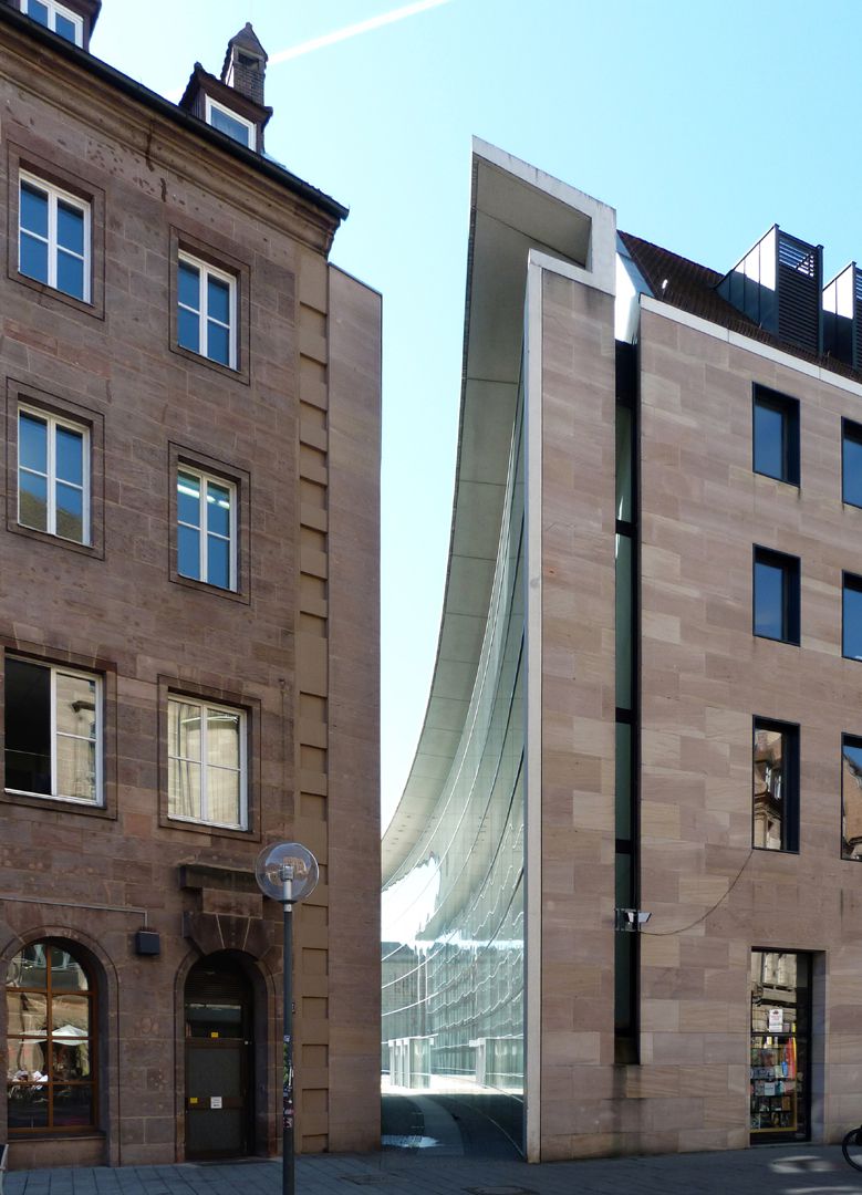 Neues Museum Durchgang zwischen Museum und Designforum