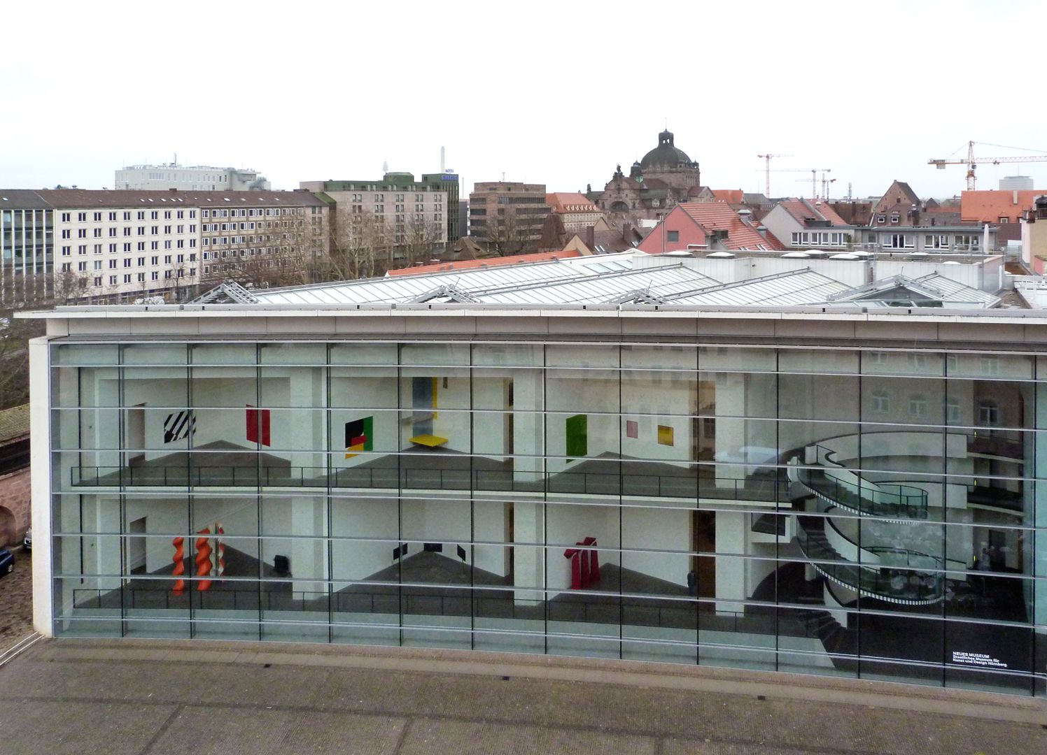 Neues Museum Haupttrakt mit Einblick auf die vorderen Räume samt Treppenhaus