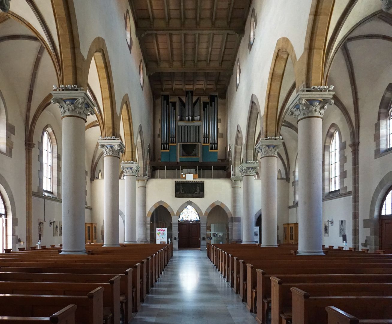 Herz-Jesu-Kirche Innenraum, Blickrichtung zur Orgelempore