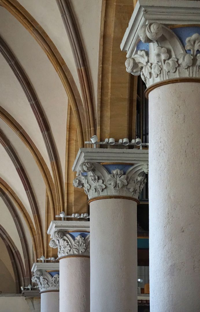 Herz-Jesu-Kirche Pfeilerreihe im südlichen Seitenschiff