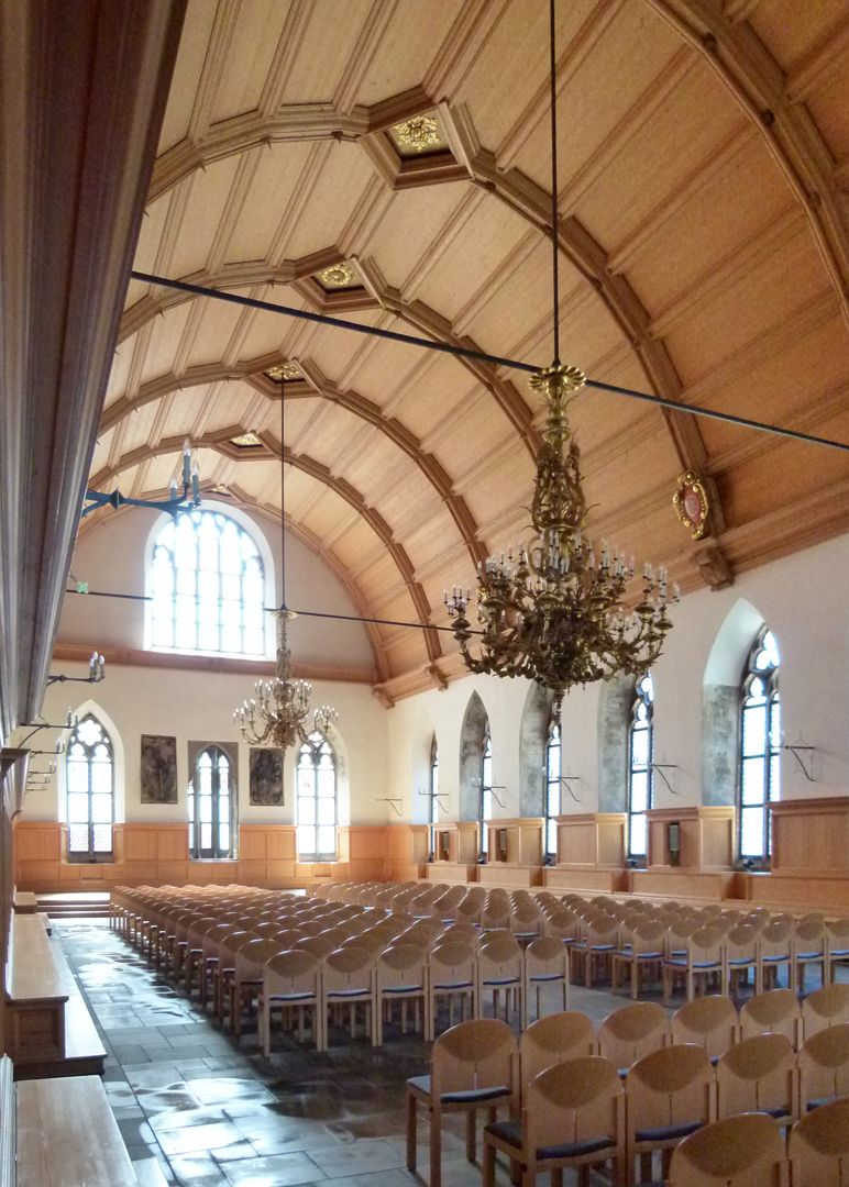 Rathaussaal seiltlicher Blick in Richtung Osten, vorderer Leuchter von Hans Wilhelm Beheim (1615)