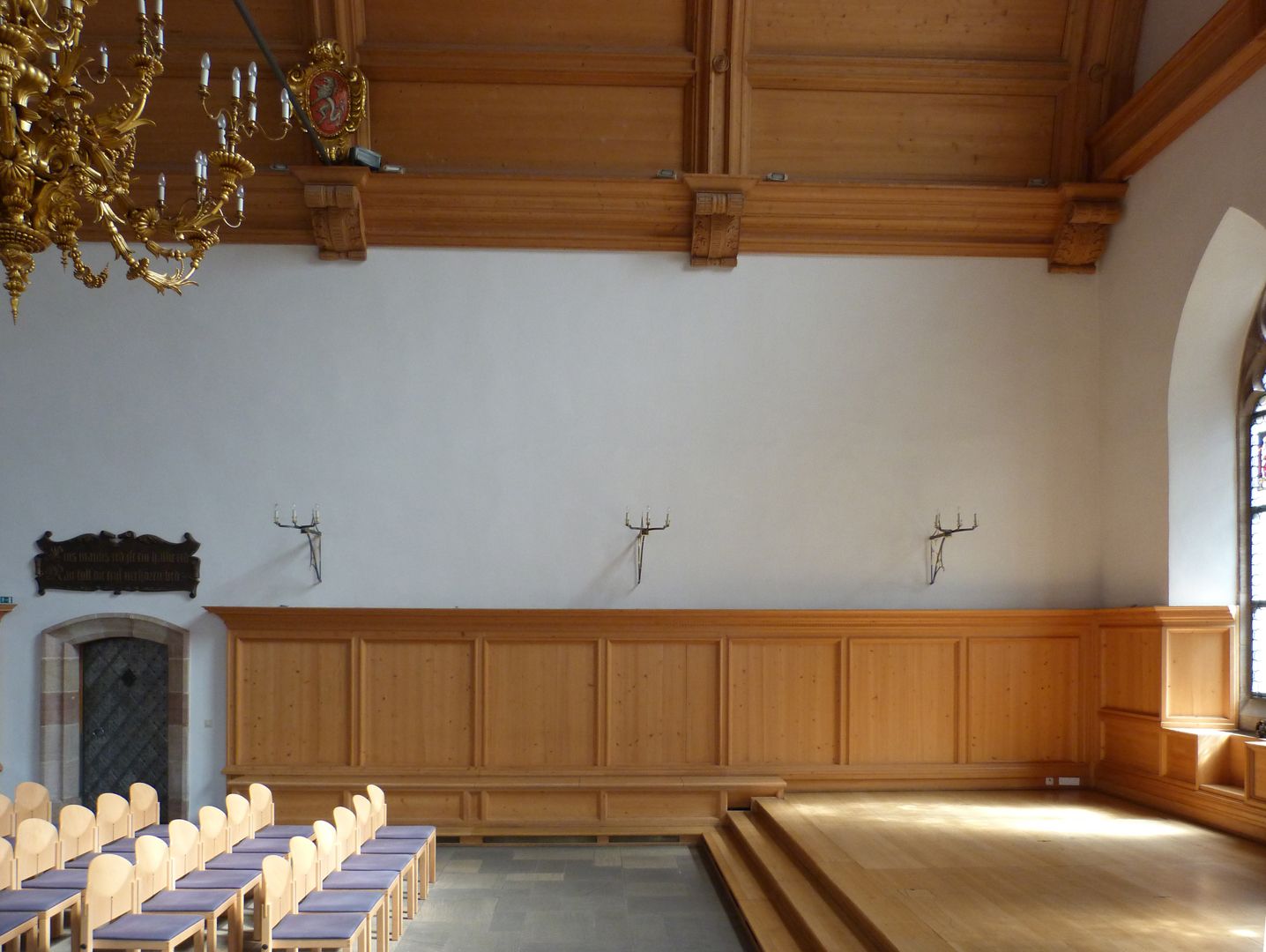 Rathaussaal leere Nordwand, östliche der Tür ehemals die Darstellung der vorderen vier Pferdegespanne des Triumphzuges