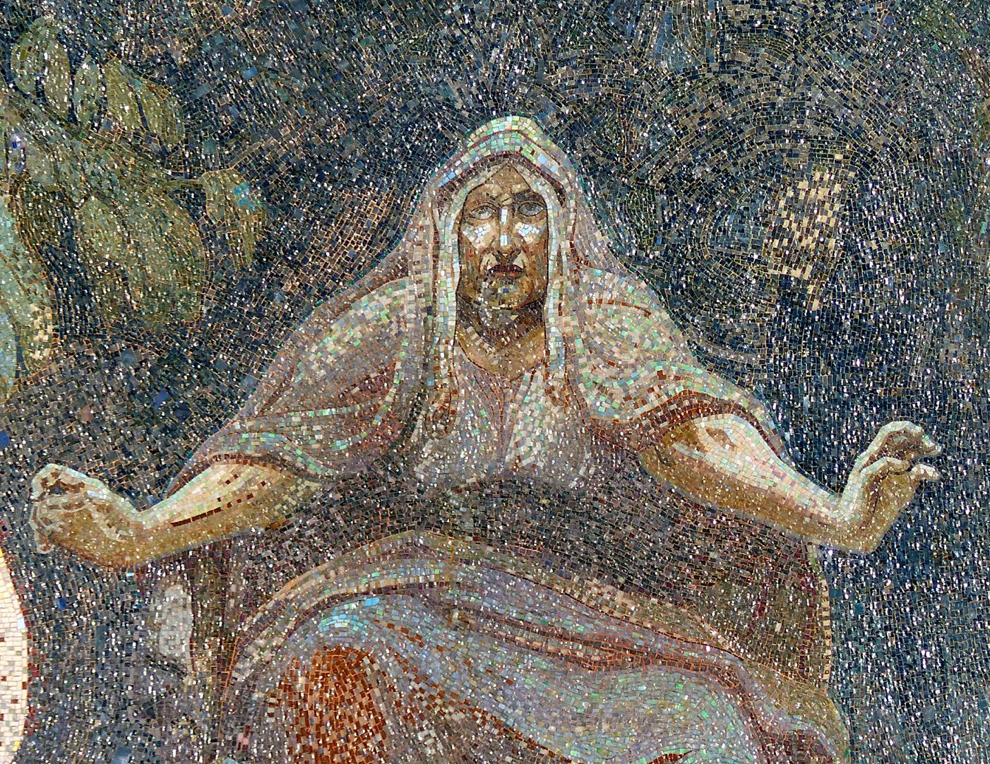 Opernhaus mittlere Norne (Schicksalsfrau aus der nordischen Mythologie)