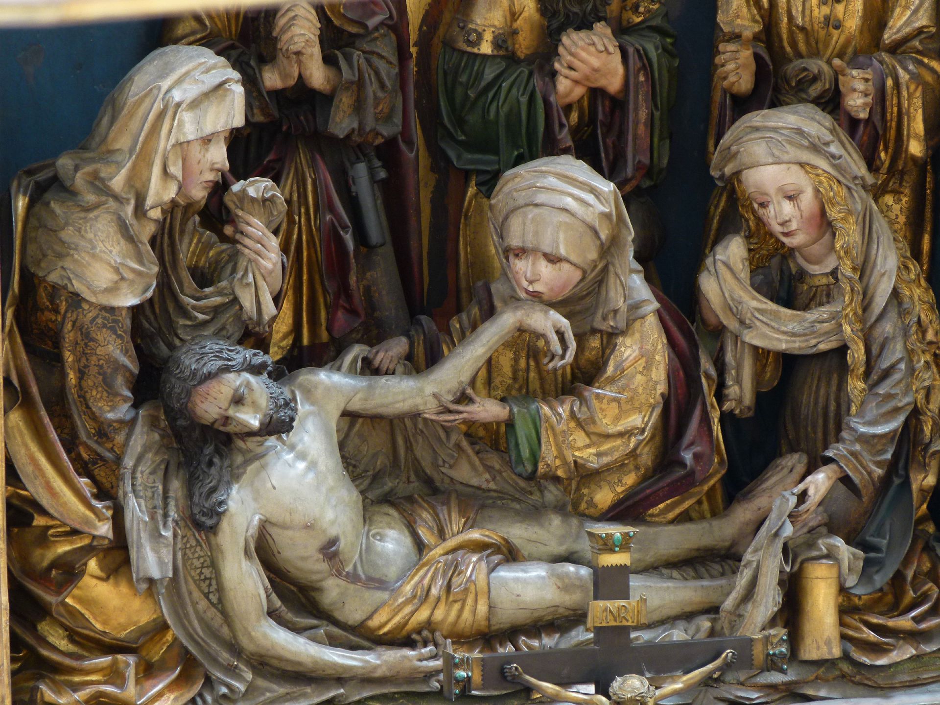 Peringsdörffer Retabel Mittelschrein: Beweinung Christi mit den drei Marien, von l. nach r.: Jungfrau Maria, Maria Kleophas und Maria Magdalena