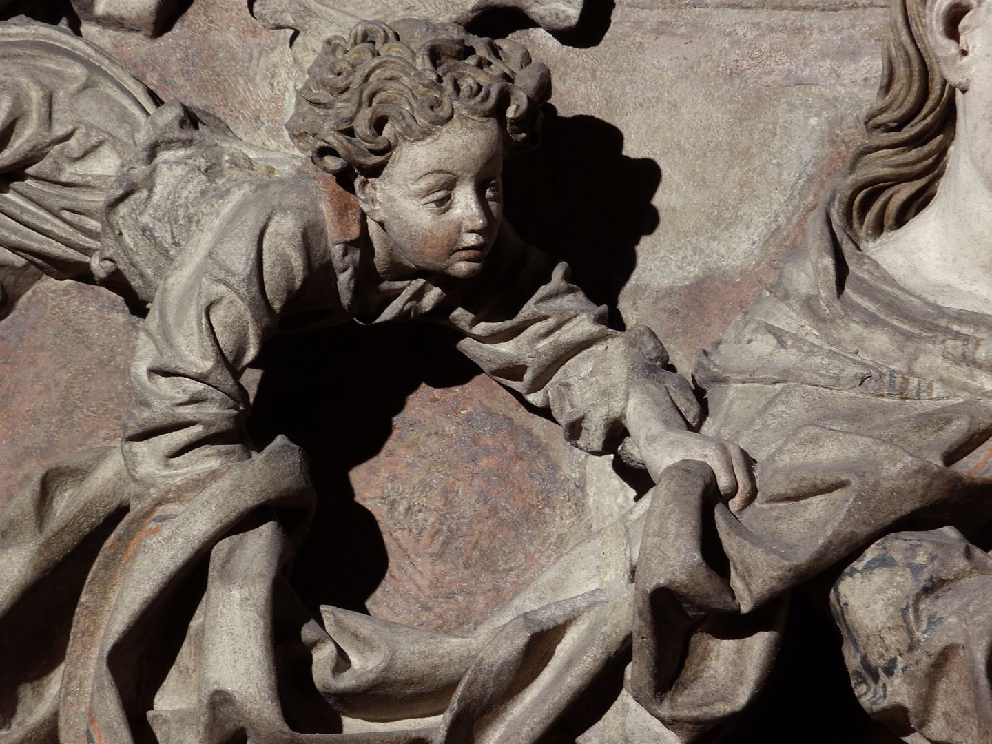Peringsdörffer-Epitaph Mantel haltender Engel auf der linken Seite