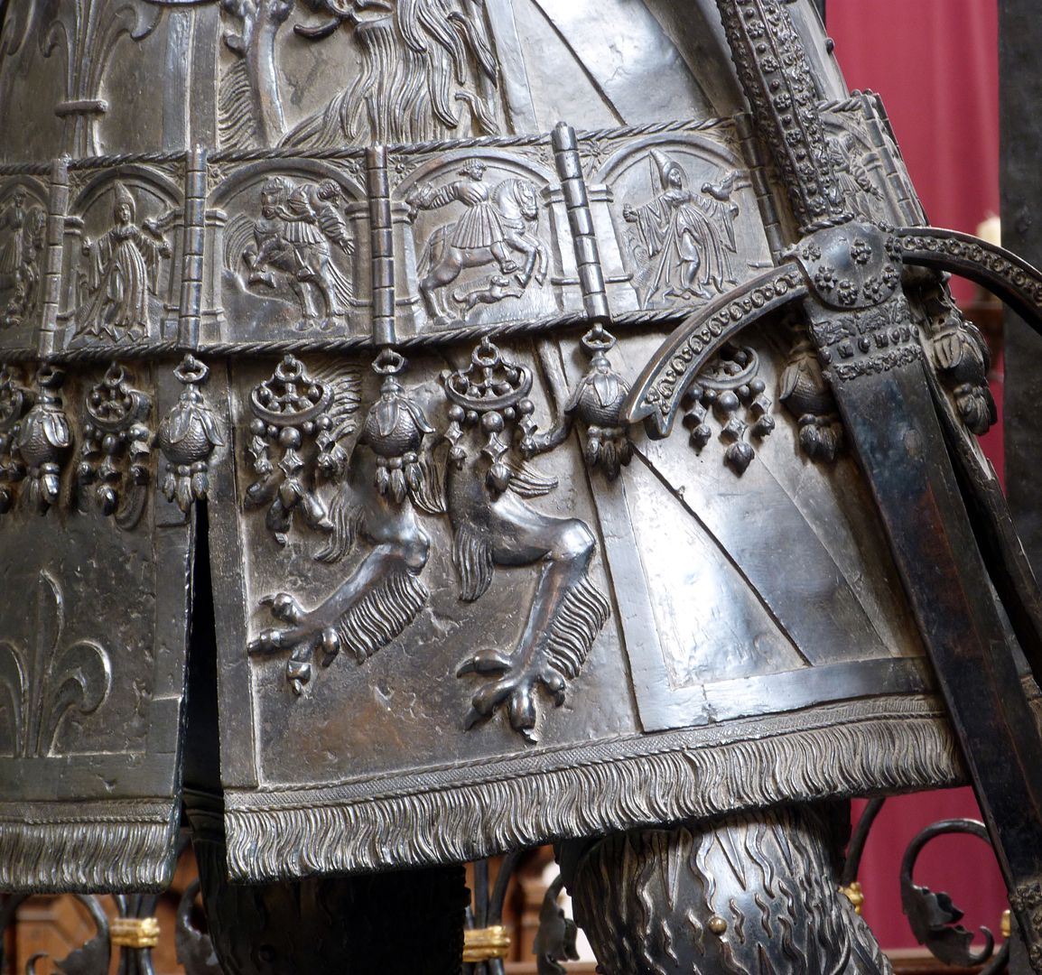 Philipp der Gute von Burgund (Innsbruck) Rockdetail mit Gürtel und Schwert