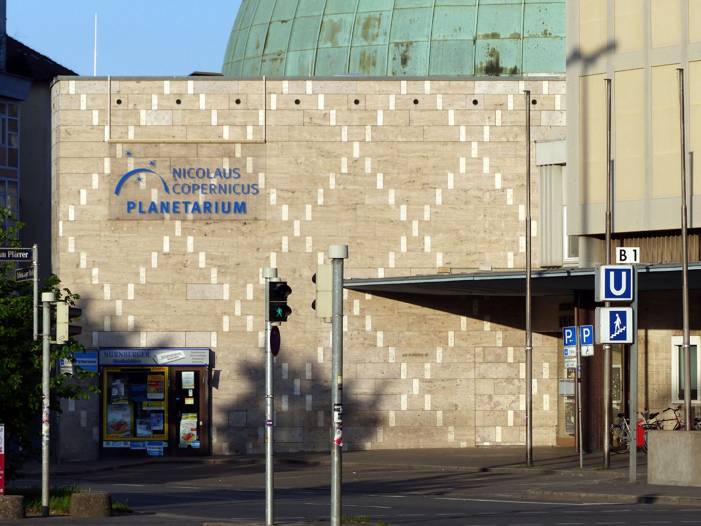 Nicolaus-Copernicus-Planetarium gemusterte Kurzfassade