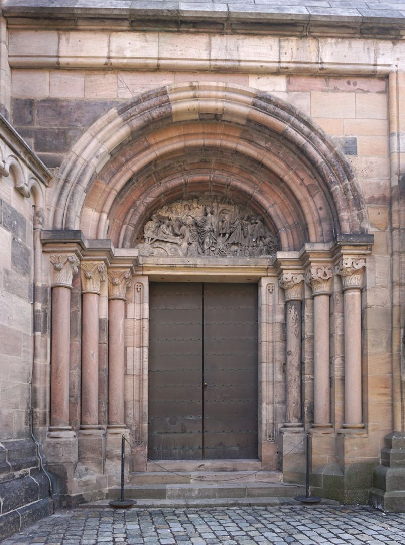 Helenaportal, Tympanon Portal