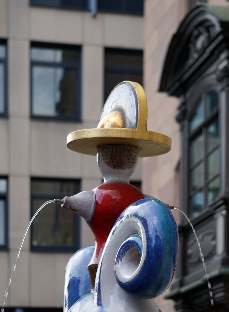 Gockelreiterbrunnen "Helm und Chörlein"