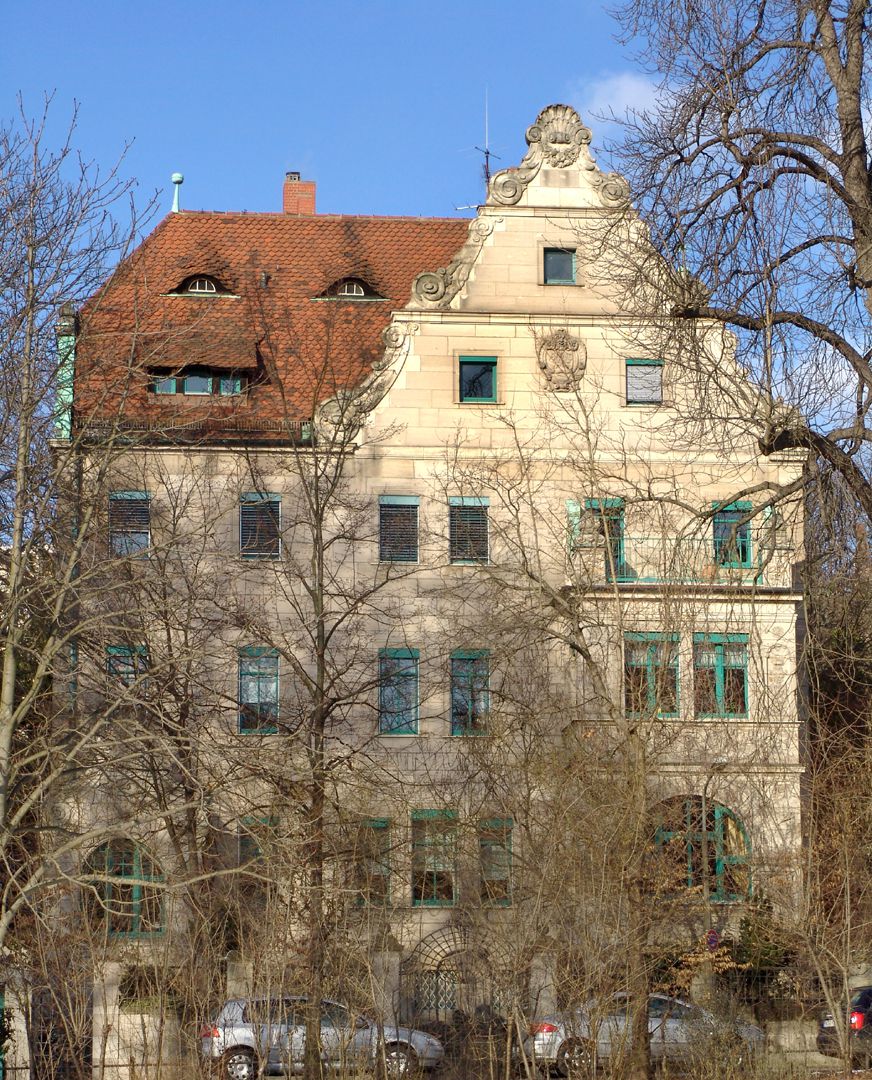 Wohnhaus, Hallerwiese Südseite (Giebel in Nachahmung des Weizenbräuhauses)