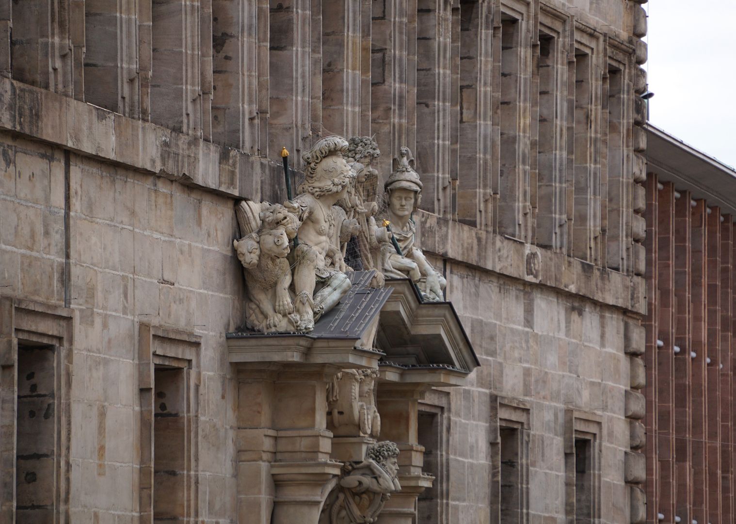 Südportal Fassadenflucht Altes und Neues Rathaus mit Südportal