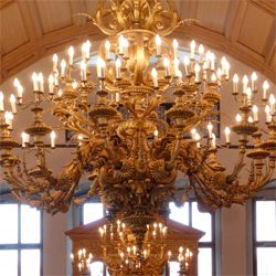 Deckenleuchter im Rathaussaal