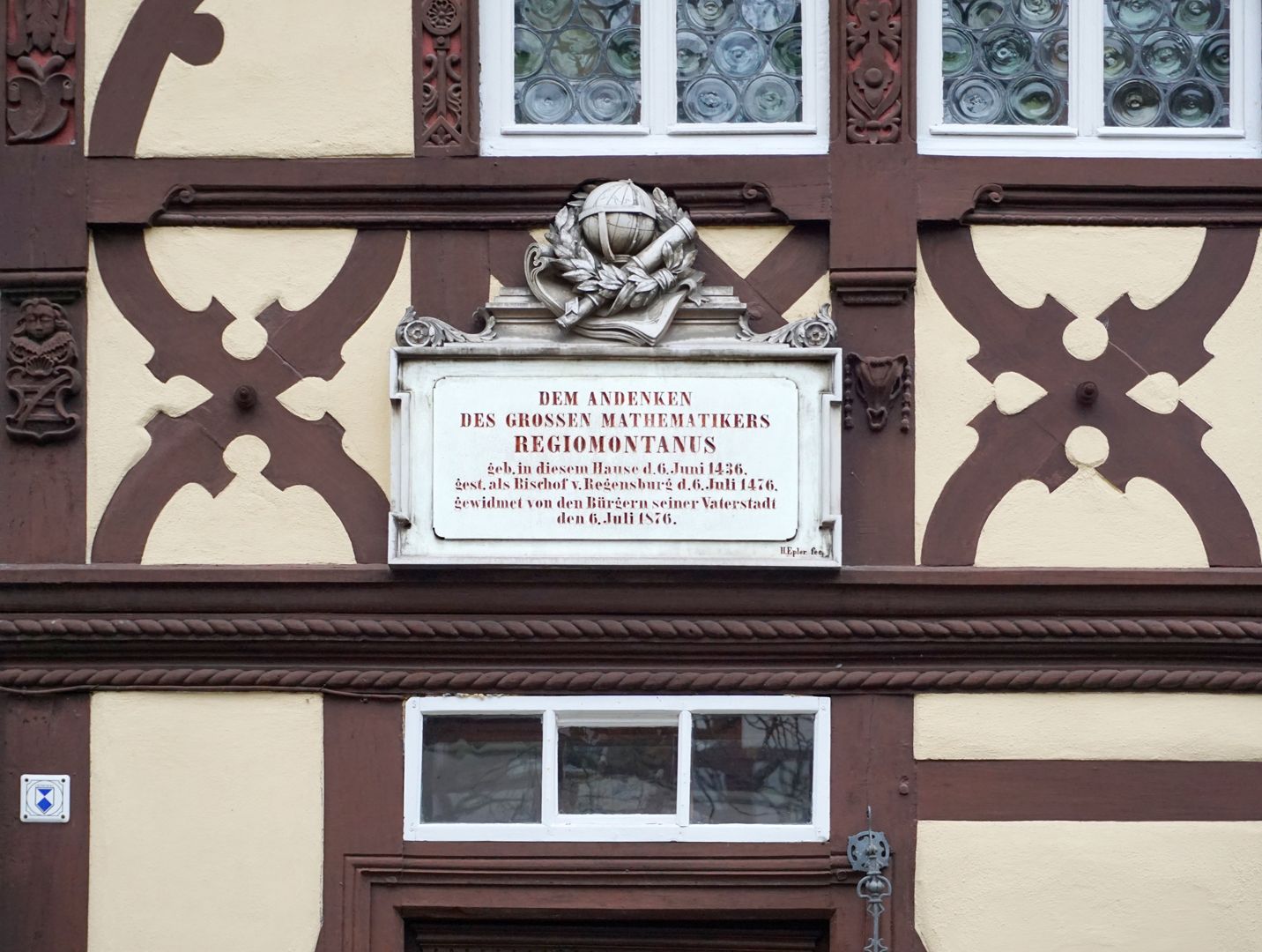 Geburtshaus von Regiomontanus Gedenktafel über dem Hauseingang