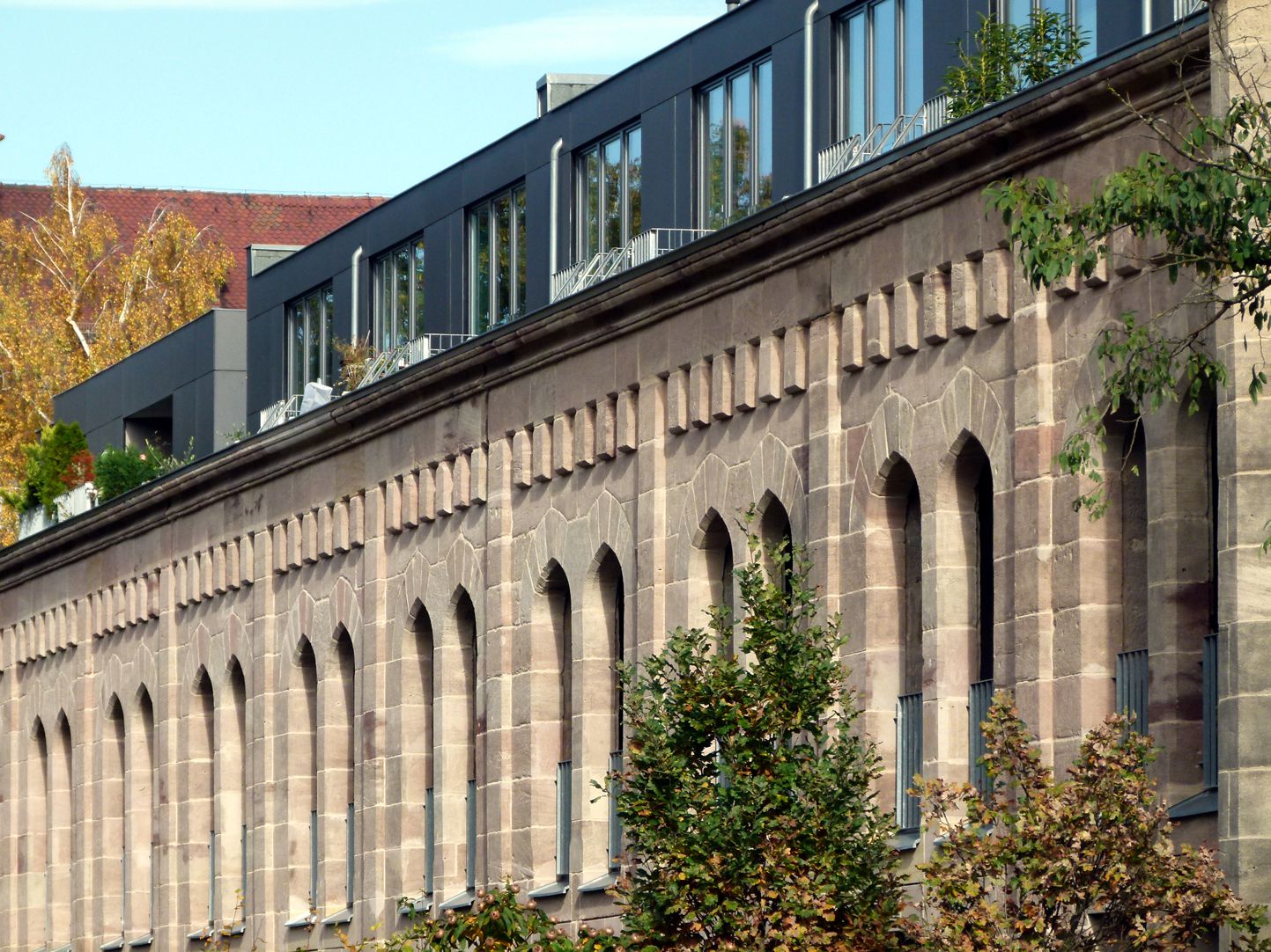 Reithalle des I. Bayerischen Chevauleger-Regiments Fensterreihe der Westseite