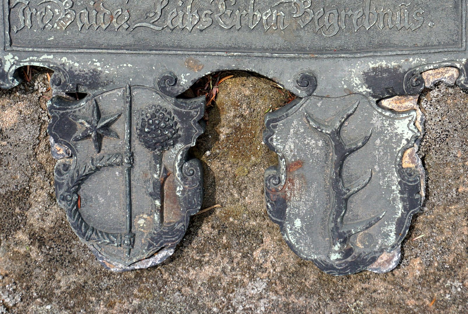 Grabstätte Neubaur und Kamper unteres Epitaph, Kamper, Detailansicht mit Wappen
