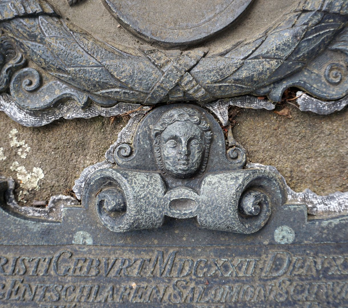 Epitaph des Salomon Schweigger Maske unterhalb der Wappenkartusche
