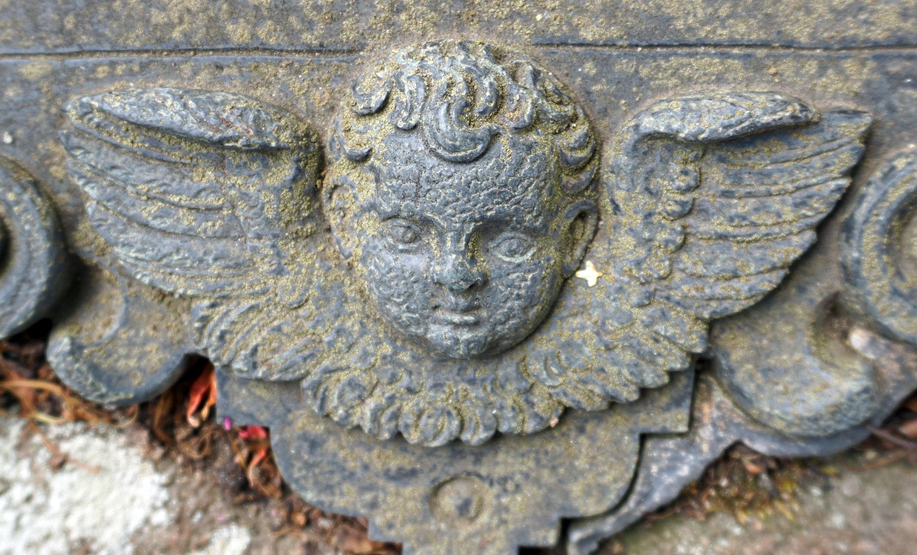 Epitaph des Salomon Schweigger Geflügelter Engelskopf unterhalb der Inschrift