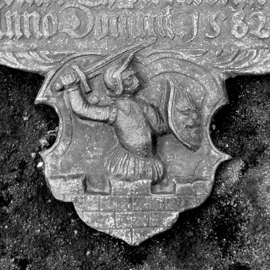 Rochusfriedhof Nürnberg (Grabnr.643) Epitaph 2: Cunrad Beham d. Ä., Steinmetz und Stadtmeister, Hanns Beham 1582 / Detailansicht mit Wappen